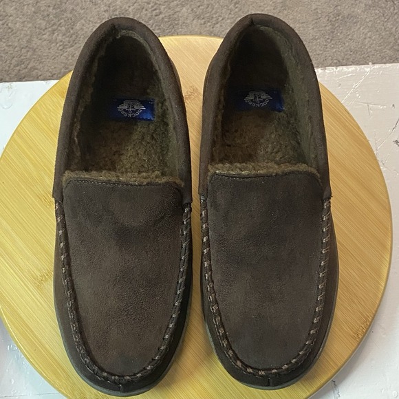 Dockers Slipper Mens 7-8M Mocassin Brown Suede Lined Faux Fur Slip On Lightweigh - Picture 1 of 9